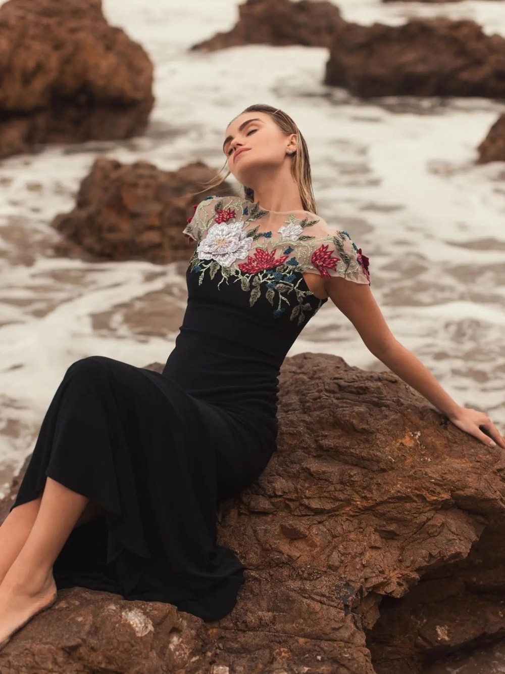 MAC DUGGAL Black Floral Embellished Jersey Column Gown